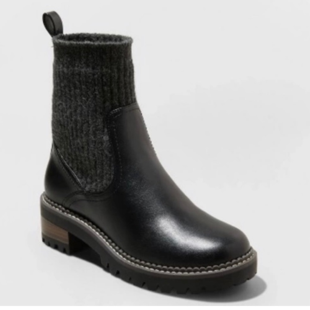 NWT Women’s Daphne Boot Size 11